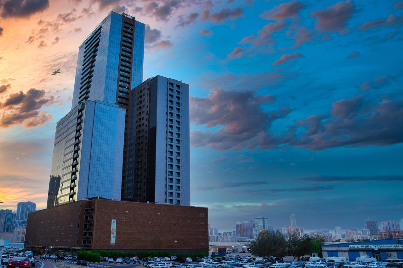 Luxe Grand Hotel Apartments Sharjah Esterno foto The hotel in 2013