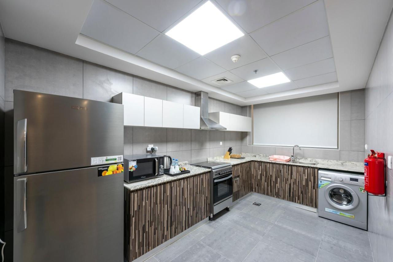 Luxe Grand Hotel Apartments Sharjah Esterno foto A typical kitchen in a residential hall
