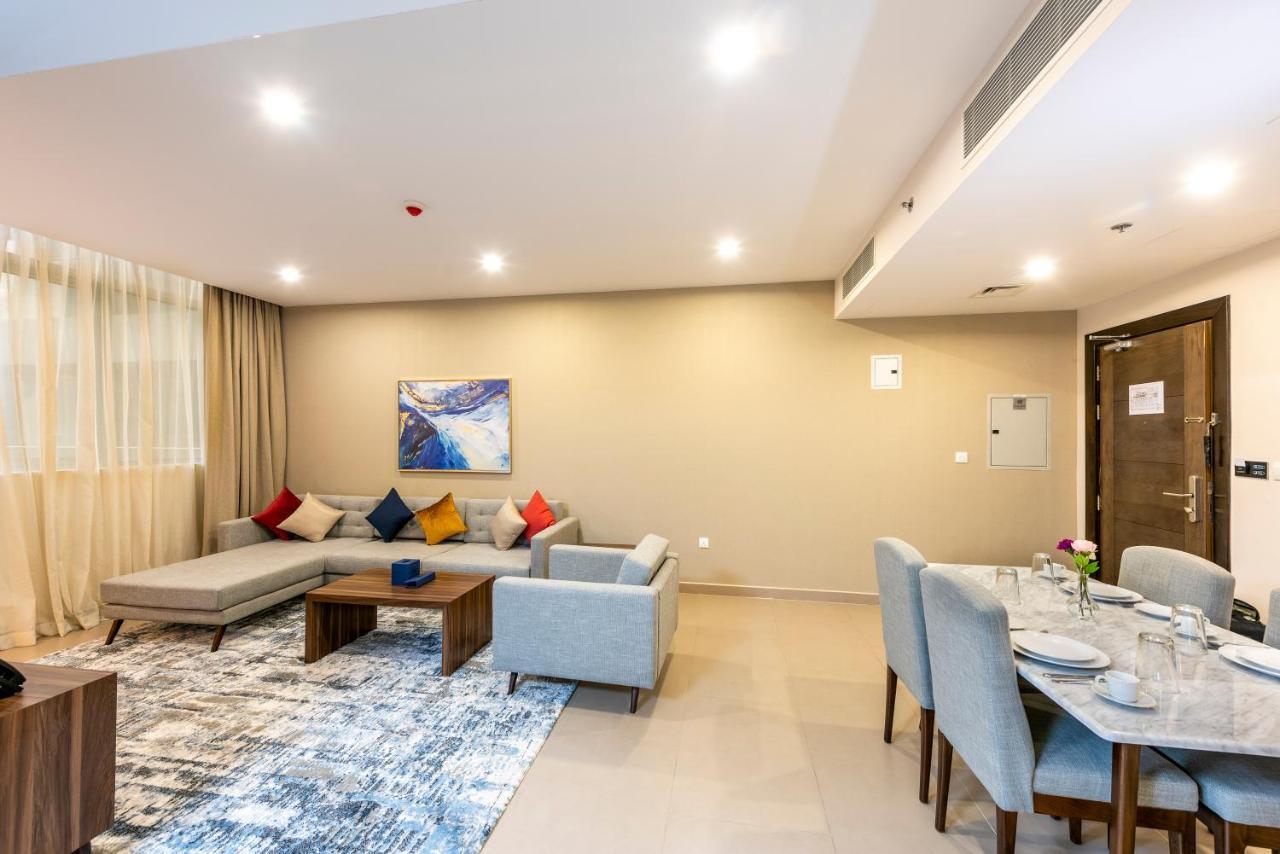 Luxe Grand Hotel Apartments Sharjah Esterno foto A living room at the hotel