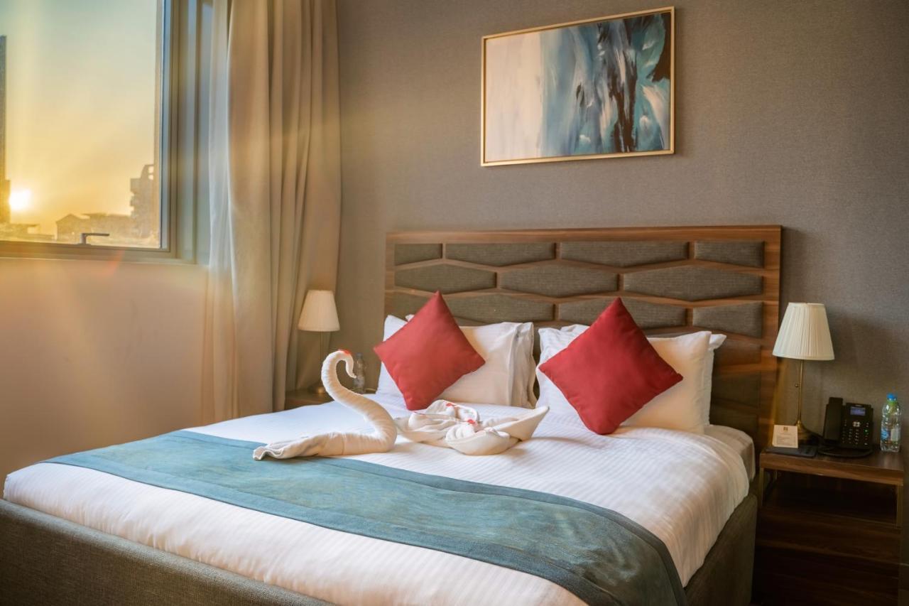 Luxe Grand Hotel Apartments Sharjah Esterno foto Deluxe Room