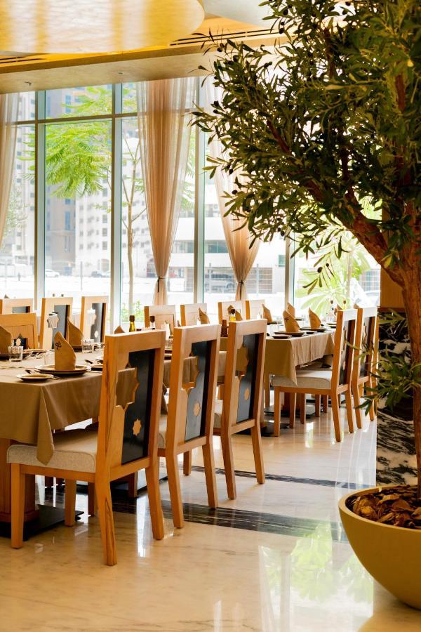 Luxe Grand Hotel Apartments Sharjah Esterno foto Restaurant