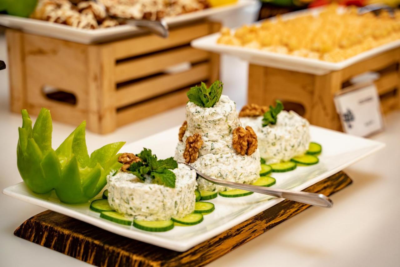 Luxe Grand Hotel Apartments Sharjah Esterno foto Blue cheese with walnuts
