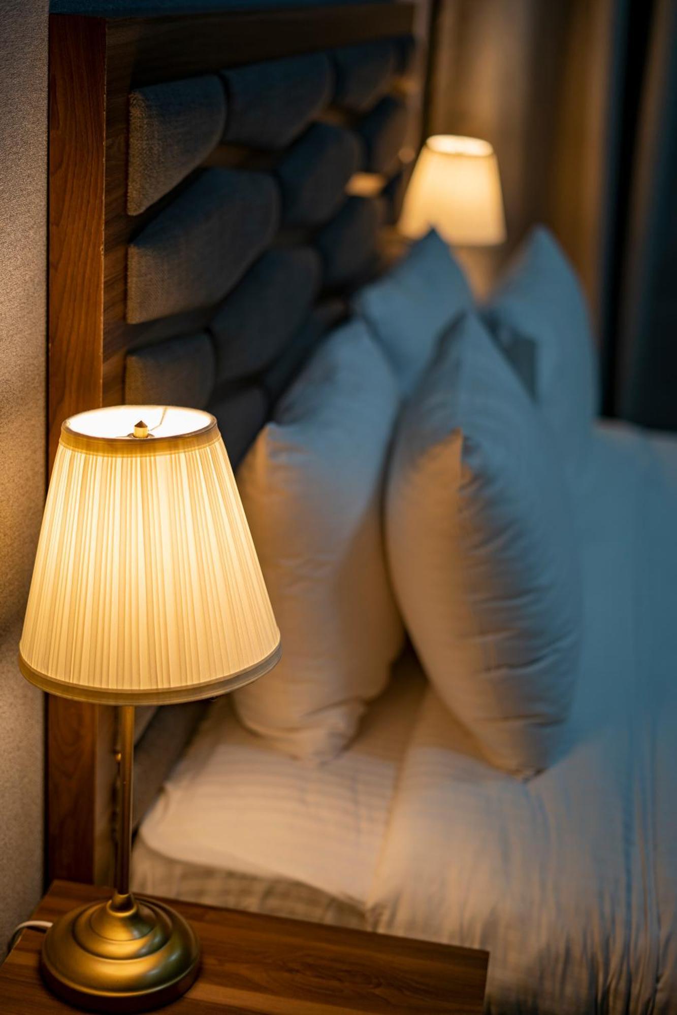 Luxe Grand Hotel Apartments Sharjah Esterno foto A pleated lampshade
